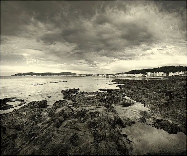 Буру, Остров Мен Буру, Остров Мен