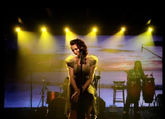 RUTH-инирай се Рут на сцената