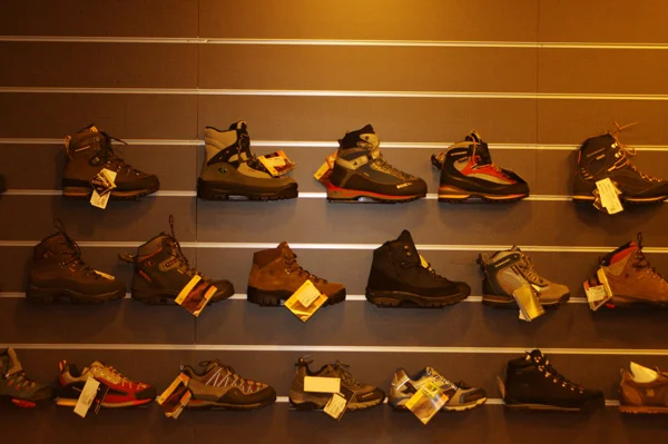 Стената – София, кв. Гео Милев (търг. център Галакси)