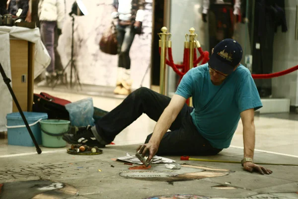 Джулиан Бийвър в България Джулиан Бийвър в България