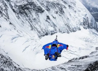 Бейсджъмп от 7220 м под Еверест направи Валери Розов Валери Розов, Еверест