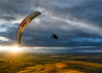Весо Овчаров – новият световен рекордьор в акробатичния парапланеризъм Red Bull Bird’s Eye