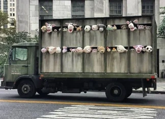 Провокацията „Sirens of the lambs“ на Banksy Sirens of the lambs