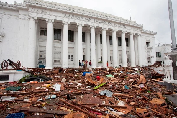 Мегабуря: най-мощният тайфун в света