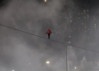 Ник Валенда успешно завърши мисията си по въже