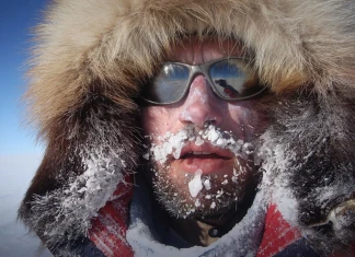 Отвъд границите с Ейдриън Хейс