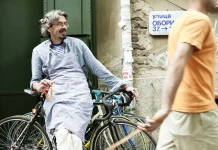 Първи път, втори път… Балканчето е продадено Младен Чуканов - един от двамата организатори на вело търга в София. Фотограф: Минко Минев