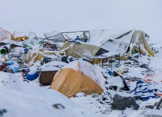 Снимки от лавината на Еверест
