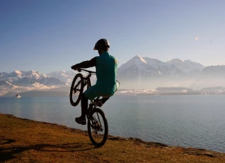 Нов световен рекорд – 25,7 км на задна гума