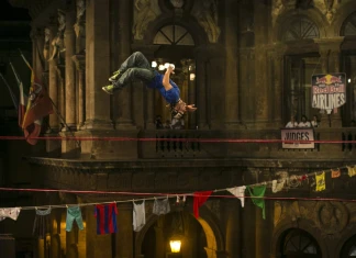 Слаклайн по италиански Red Bull Airlines 2015