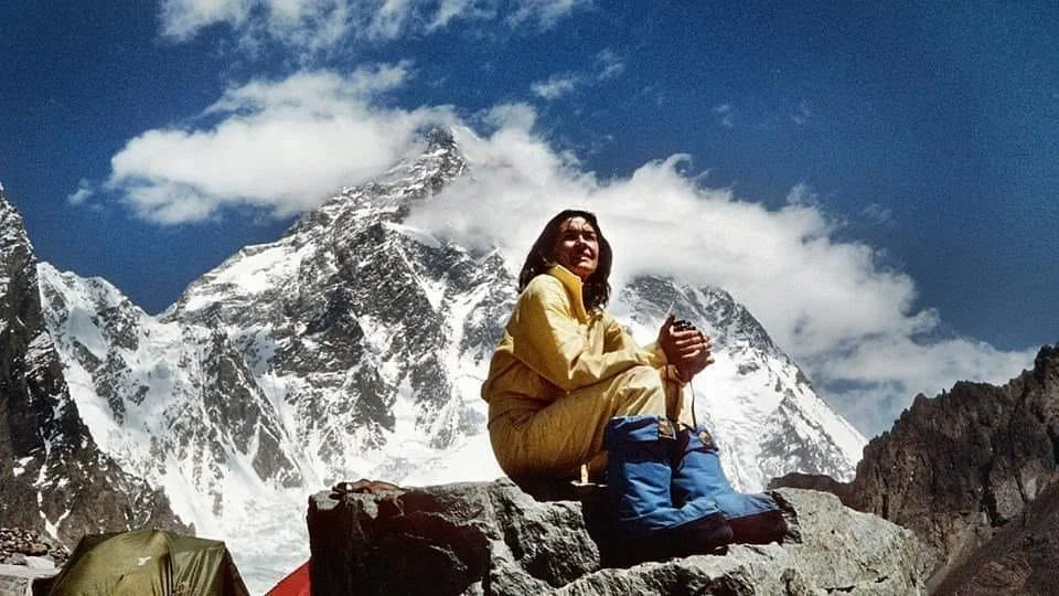 Ванда Руткевич на фона на К2