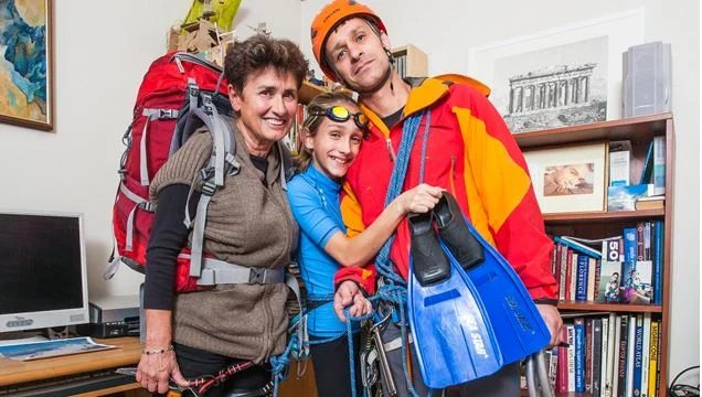 СМЕЛИ СЕМЕЙСТВА: Руска, Момчил и Неда Смели семейства: Руска, Момчил и Неда