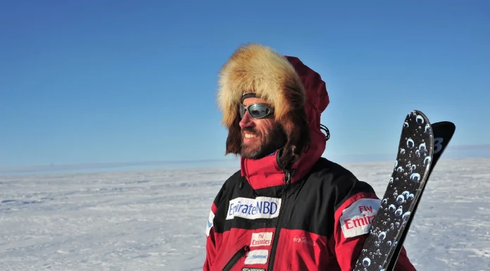 Ейдриън Хейс през полюси и пустини