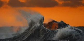 Планини от вода; Вълни