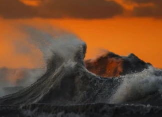 Планини от вода; Вълни