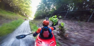 Каяк в канавка