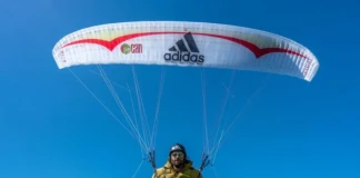 С парапланер над Броуд пик