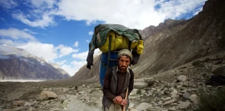 Невидимите „слуги“ на К2 разказват историята си К2 and the Invisible Footmen