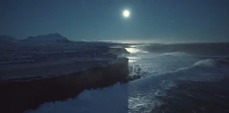 Исландия, заснета от каяк и сърф Исландия, заснета от каяк и сърф