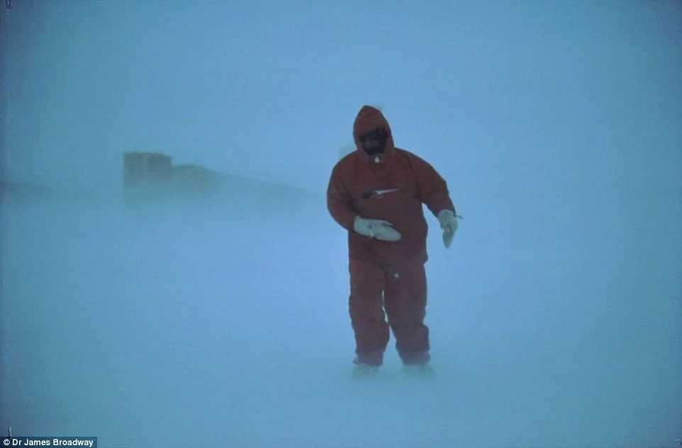 Живот при -49C и под 18 метра сняг