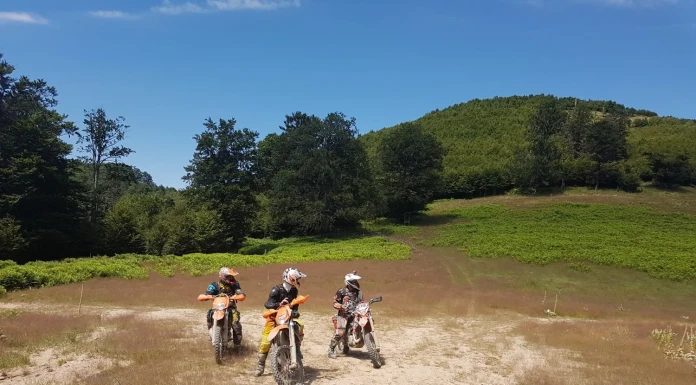 За планината и моторите Ком-Емине с ендуро мотор