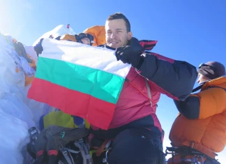 Богдан Велев изкачи осемхилядника Манаслу Богдан Велев