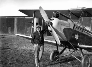 Първата жена авиатор, стигнала до Австралия Ейми Джонс, 1930 година