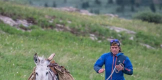 Надпреварата с магаре Pack Burro Racing