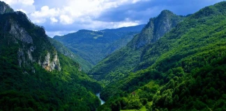 Защото най-вълнуващите преживявания тепърва предстоят Рафтинг по река Тара