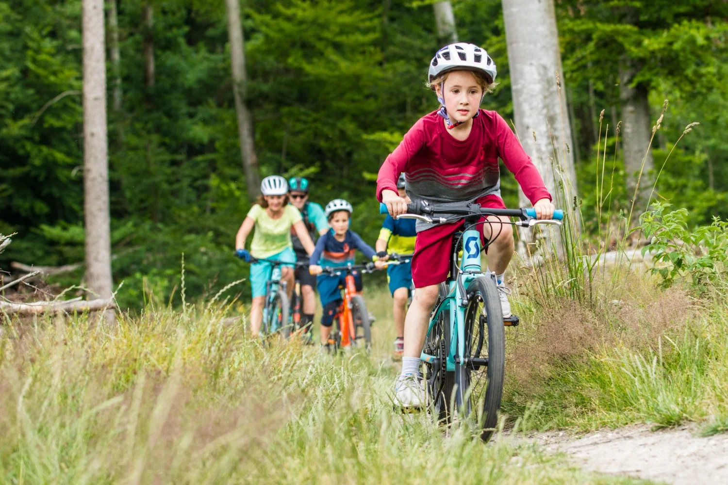 Празнично намаление в магазини SCOTT