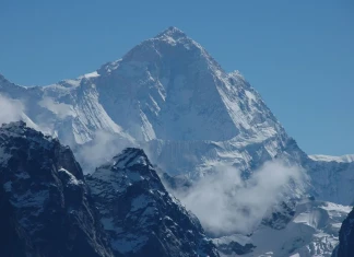 Първото изкачване на Макалу Макалу