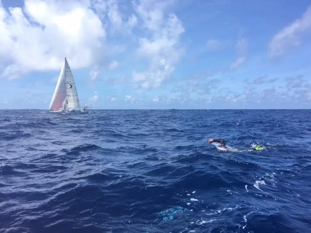 От Япония до САЩ с плуване