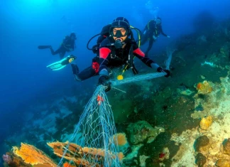 Водолази поставиха световен рекрод по почистване на морското дъно подводен рекорд за почистване