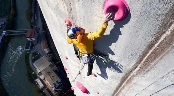 Двама словенски алпинисти изкачиха най-високия комин в Европа