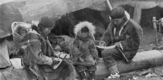 Парката: откъде идва и как навлиза в съвременния живот? Инуитско семейство от 1917 г.