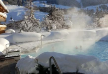 Топъл минерален басейн в студен зимен ден – перфектната комбинация Топъл басейн в студен зимен ден