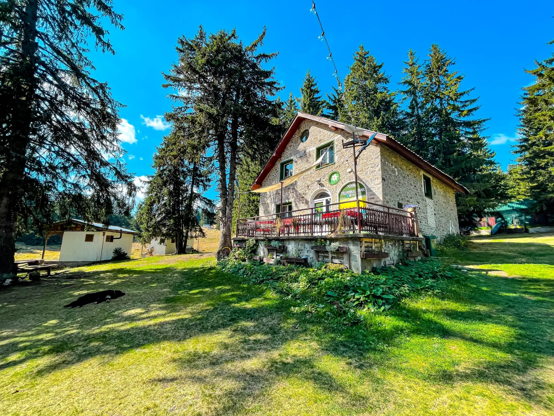 Хижа "Момчил Юнак"