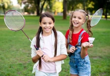 Над 1200 деца от 75 училища ще могат да практикуват активно бадминтон Деца играят бадминтон