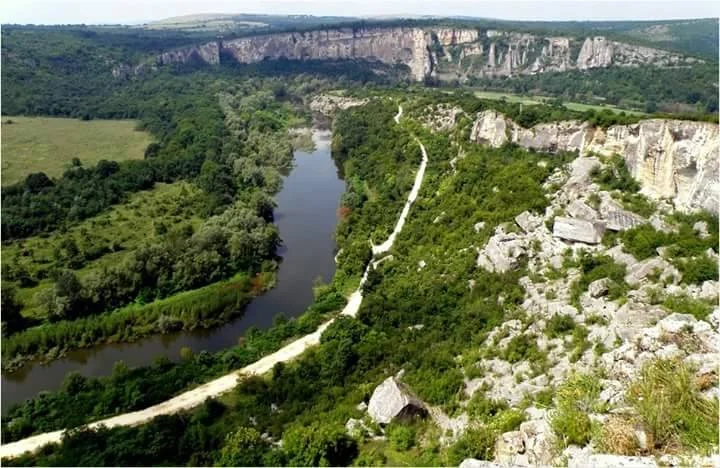 Срутище (Камена градина), близо Национален пещерен дом - Карлуково