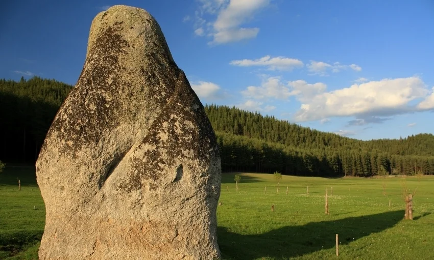 Природните феномени на България: Побит камък (Западни Родопи)