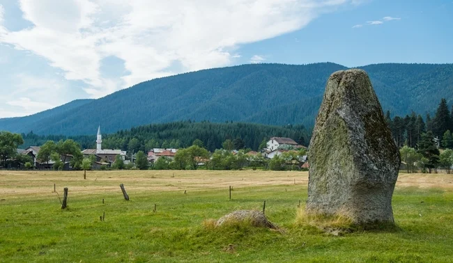 Природните феномени на България: Побит камък (Западни Родопи)