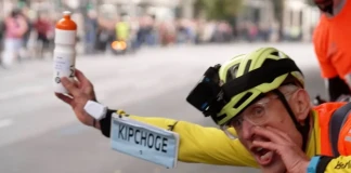 Bottle Man: Клаус Хенинг-Шулке, който подава бутилките на Кипчоге