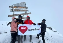 Георги Пеев е първият човек в света, с трансплантирани сърце и бъбрек, който изкачи Ухуру (5895 м) Георги Пеев на връх Ухуру