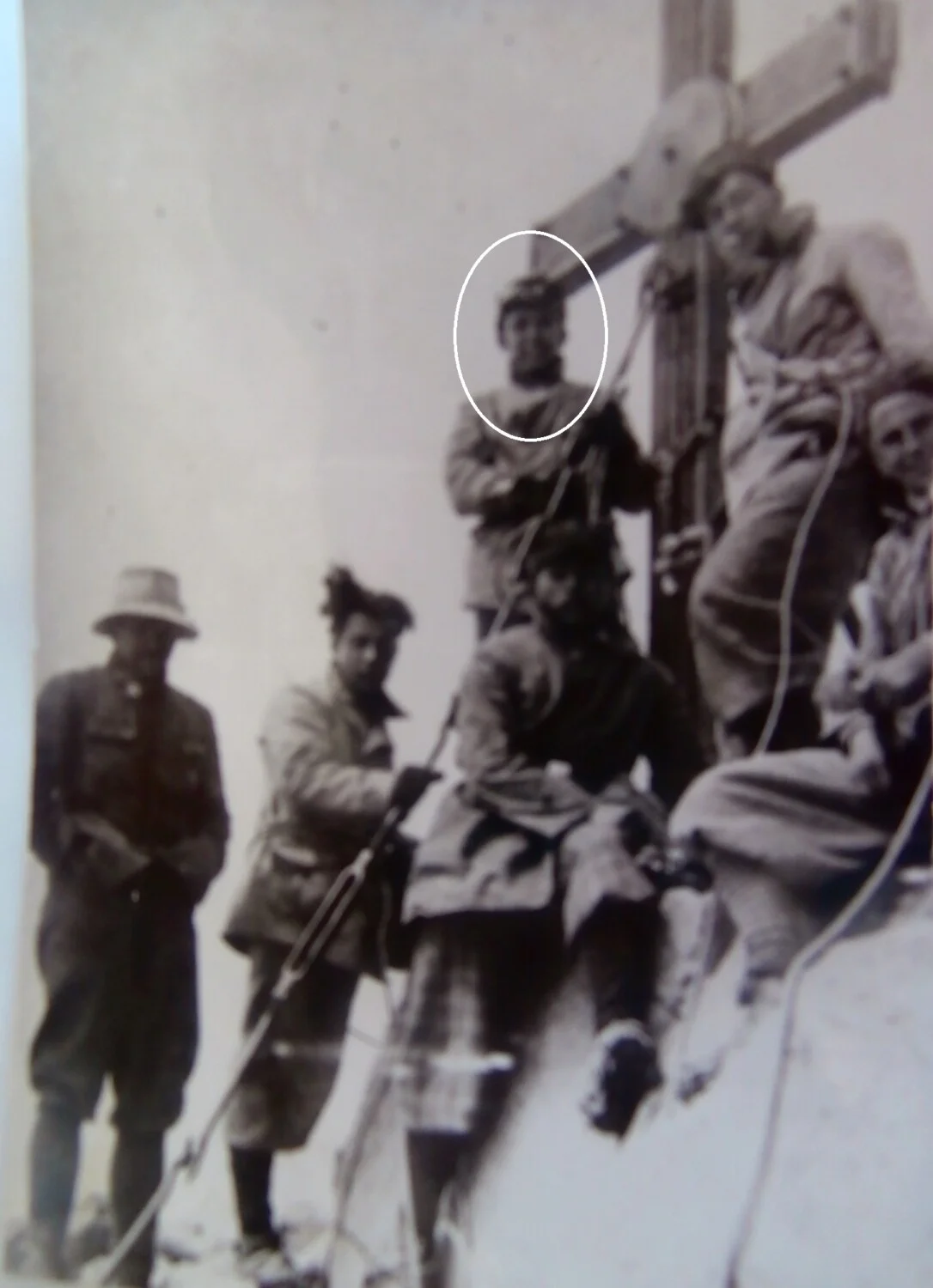 На 8 август 1928 г., с още четирима членове на ЮТС, Стефан Попов се изкачва на вр. Гросглокнер - първото организирано българско изкачване на висок алпийски връх