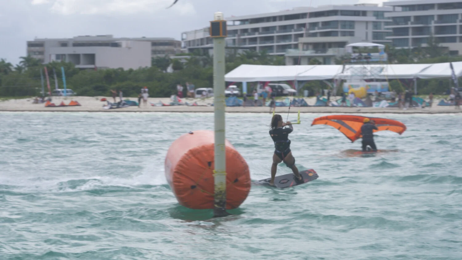 Елизабет Жечева (кайтсърф) по време участието си в състезанието Mayan Wind Fest