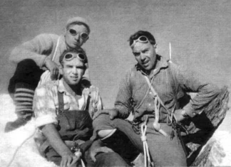 Енчо Петков – една легенда, която диктуваше модата в българския алпинизъм през 50-60 и 70-те години на миналия век Аврам Аврамов (малко по-високо,) Цанко Бангиев, в средата и Енчо, след изкачване на вр. Мижирги /4918 м/ 1961 г.