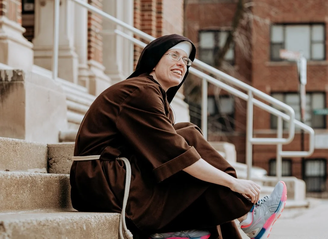 Сестра Стефани Балига - монахинята, която бяга маратони, за да набира средства