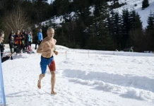 Мъж подобри световния рекорд за най-бърз бос полумаратон на лед/сняг Йозеф Шалек - рекорд на босо бягане на лед
