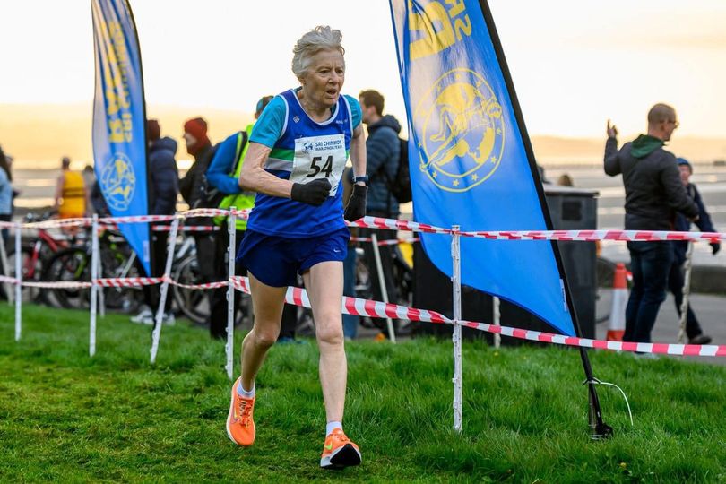70-годишната Сандра Брани пробяга 5K за 21:51 на шампионата на Шотландския на 5 км. Това е нов W70 британски рекорд за 5K