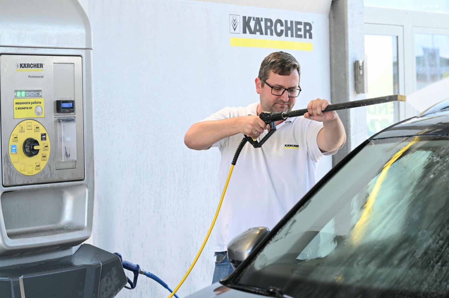 “Clean Park” на Kärcher обобщава идеята за място, на което човек може да почисти основно автомобила си